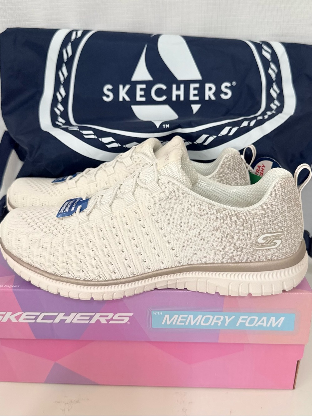 Skechers New in Box Women’s Slip On Lace Up Memory Foam Sneakers Size 8